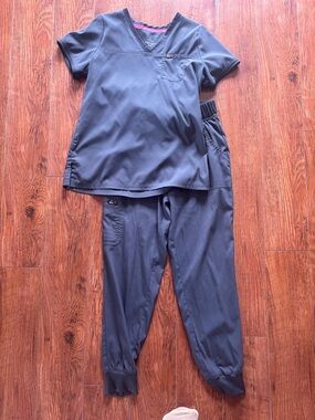 koi Women's Jogger Scrub Set in Charcoal Gray